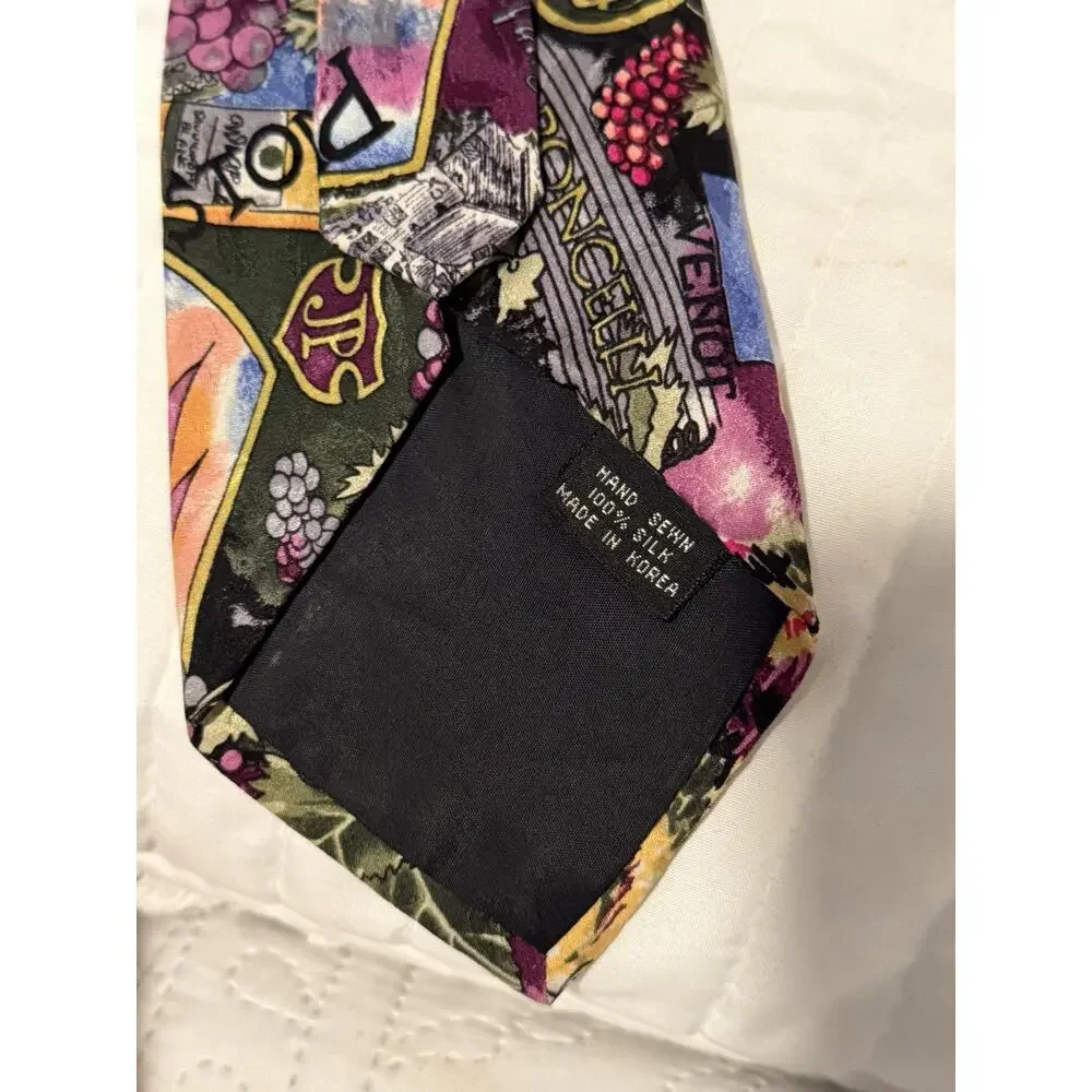 Vintage 1992 Nicole Miller Wine Vineyard Grapes 100% Silk Novelty Tie Korea